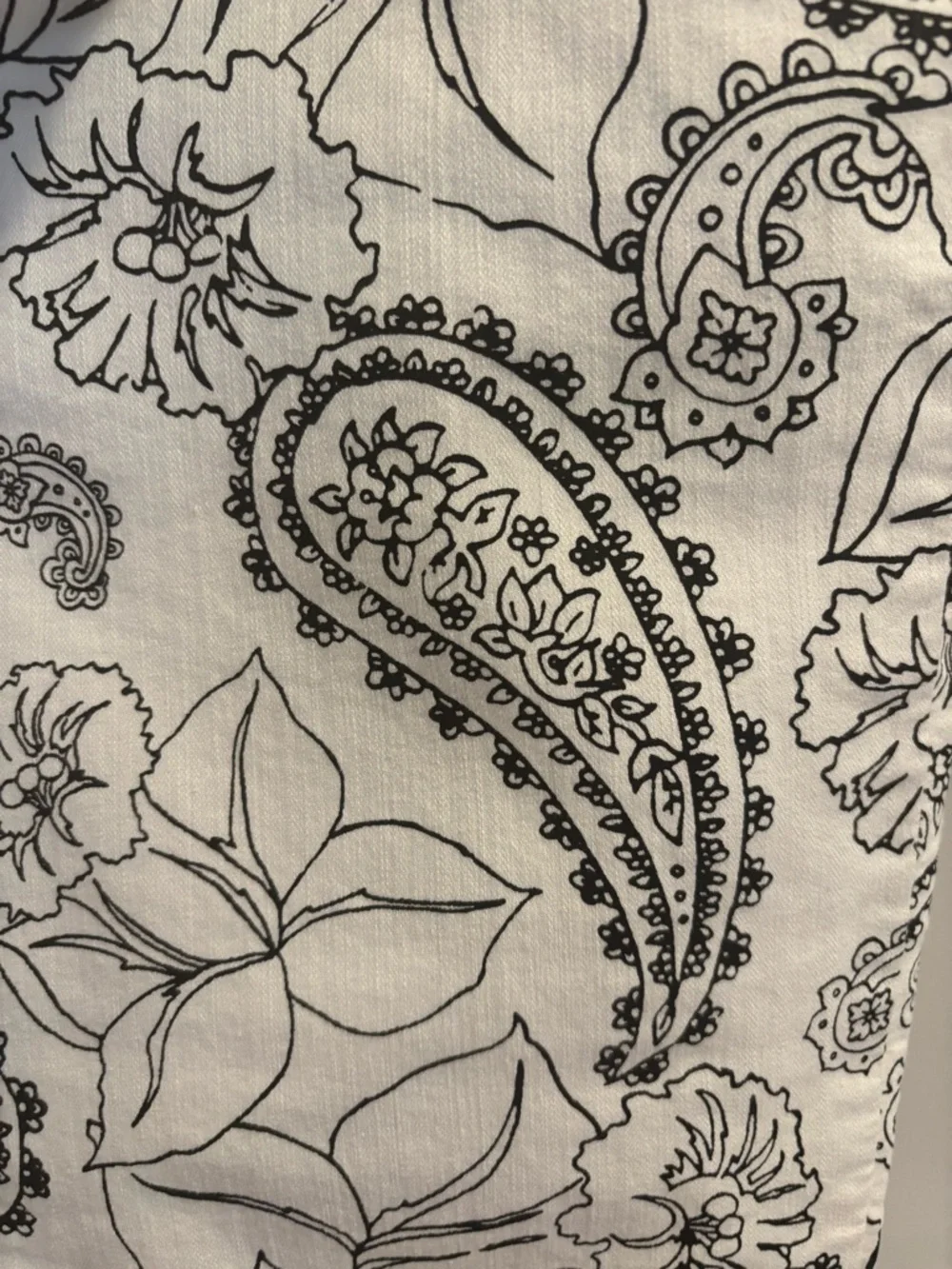 Chico's Black & White Paisley/Floral Capris - Picture 3 of 5